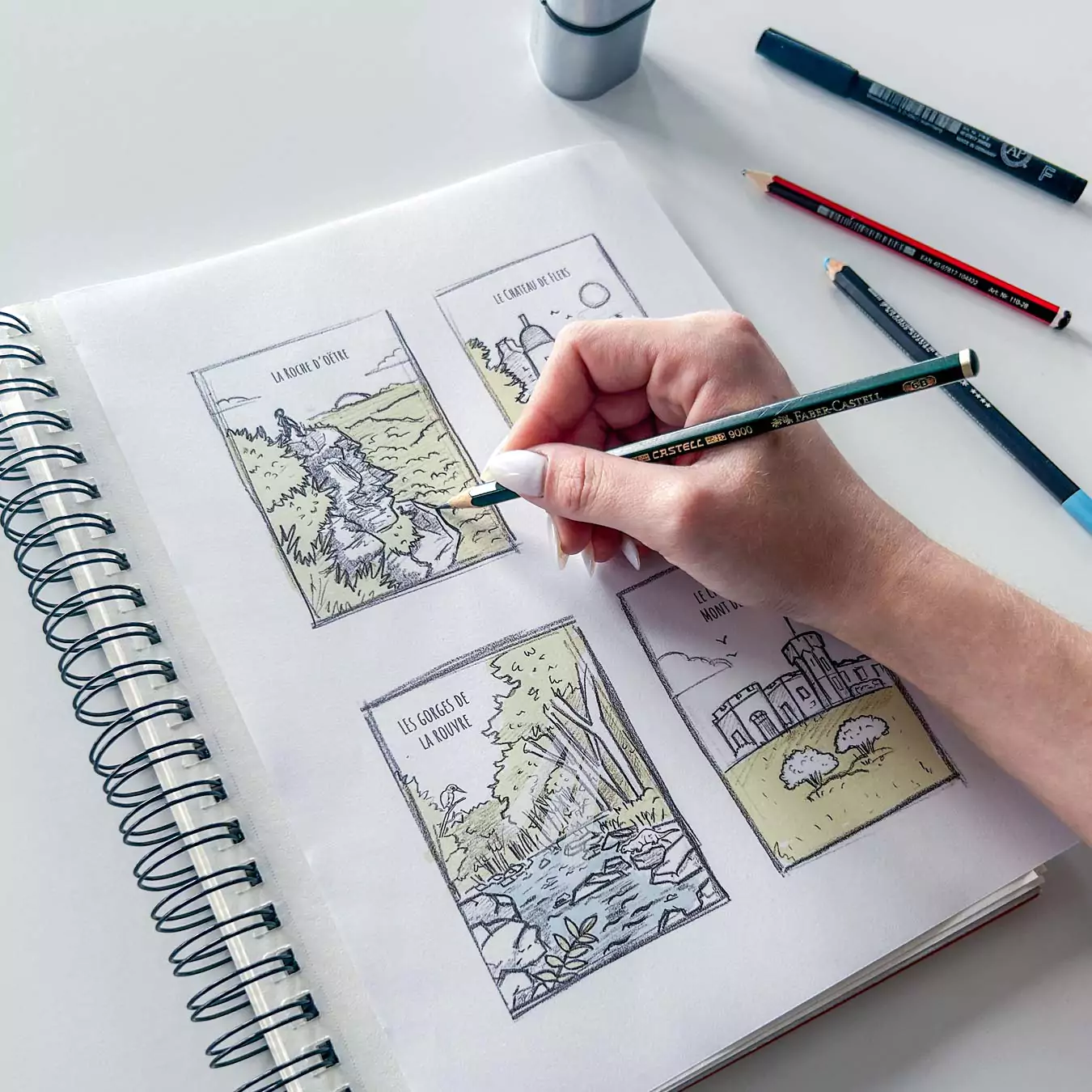 <p><strong>Un projet 100% homemade,</strong><br />
<em>du crayonné à l’illustration finale</em></p>
